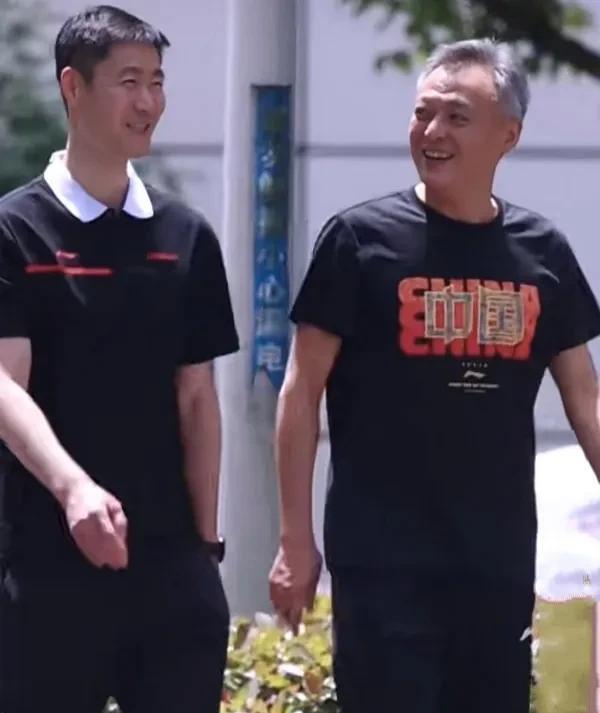 秦志戬也挺不容易，就如电影《让子弹飞一会》的那句经典台词一样：“我就是想做县长夫