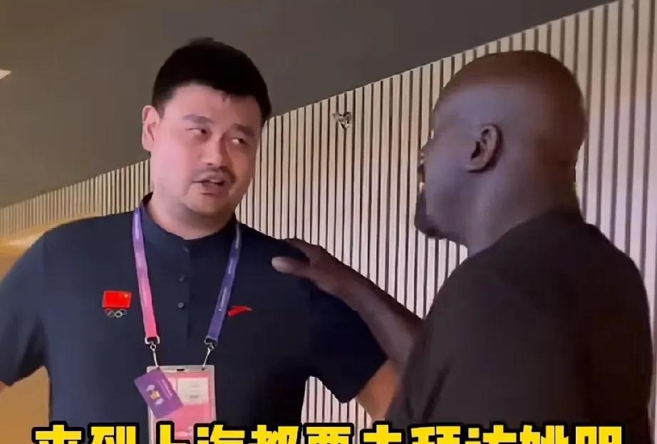 姚明这影响力！NBA巨星来了都要采访姚明！近日，NBA球星卡梅隆安东尼来到上海