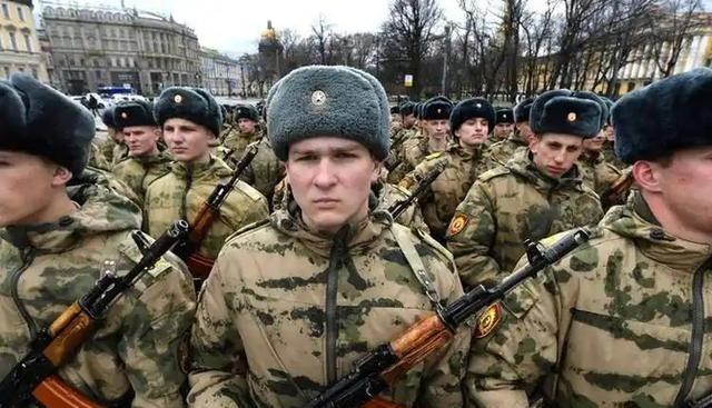 金灿荣：俄罗斯已沦为二流军事国家，没必要再摆谱了！如今的俄罗斯，依旧在以军事大国