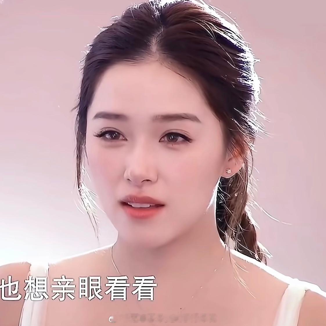 阚清子躺着更美了回看阚清子早期眼睛里散发着灵动的美现在舞台上的她是自信大方自