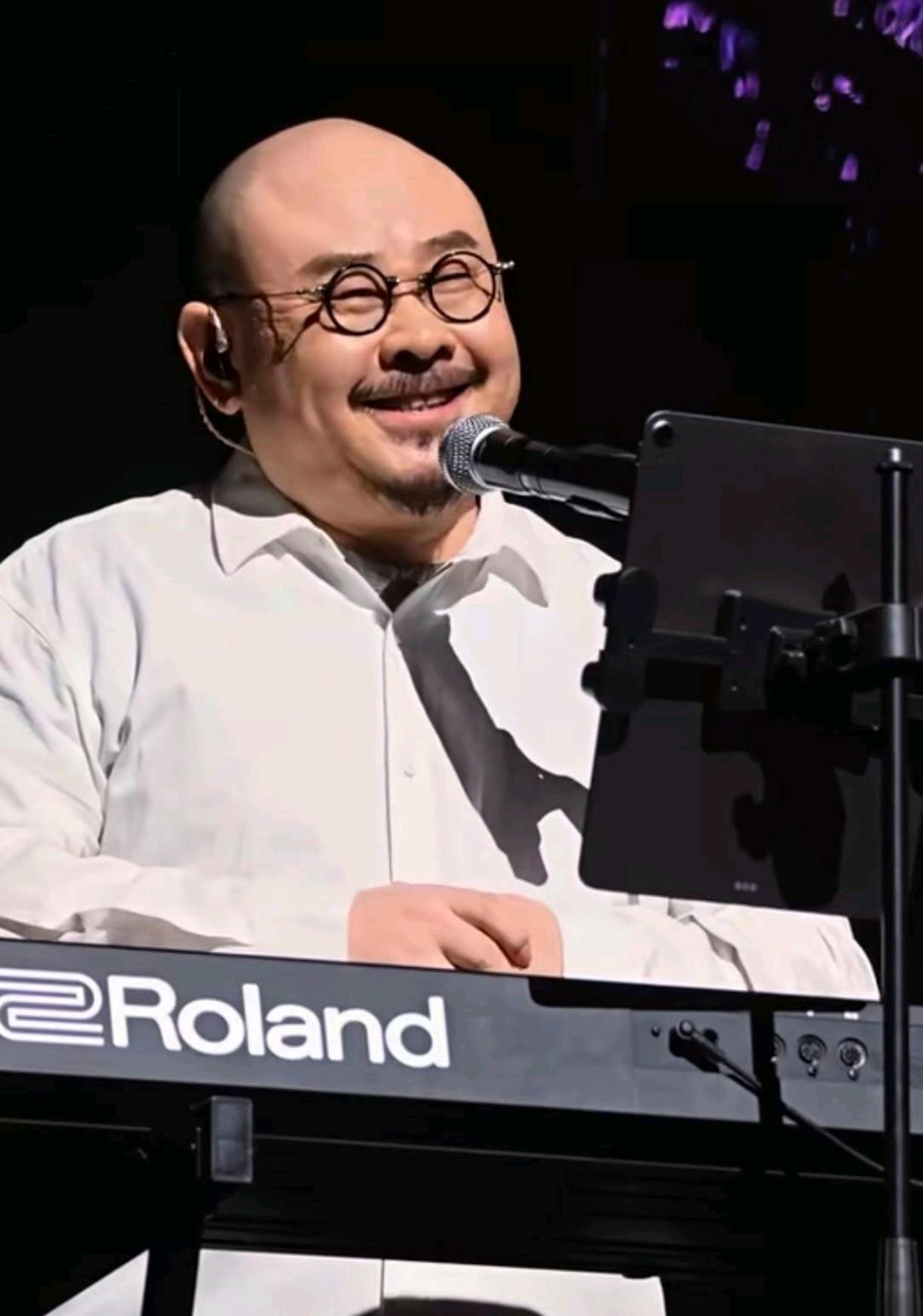 你觉得刀郎的成功主要靠什么?刀郎的成功，是音乐才华与人格魅力的双重胜利。音乐