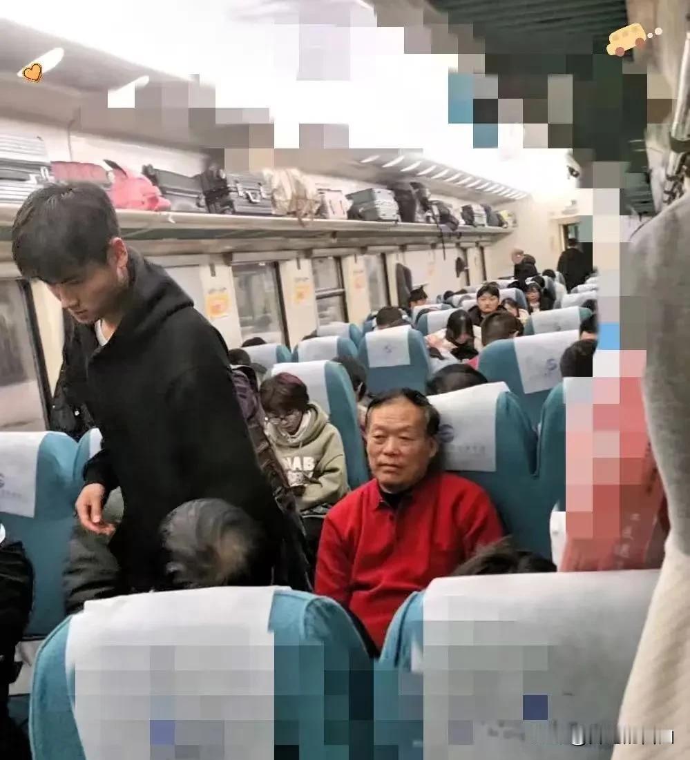 真的破防了！今年春运直接看哭…飞机懵、高铁傻，谁能想到，大家抢疯的竟是绿皮火车！