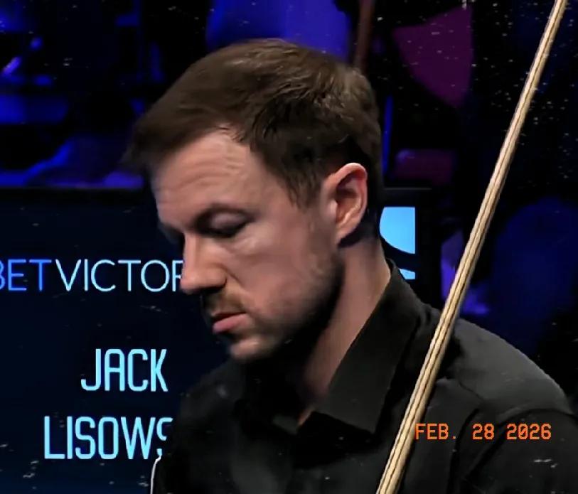 零点，威尔士公开赛接场进行第二场1/4决赛:利索夫斯基对阵宾汉姆。首局，宾汉