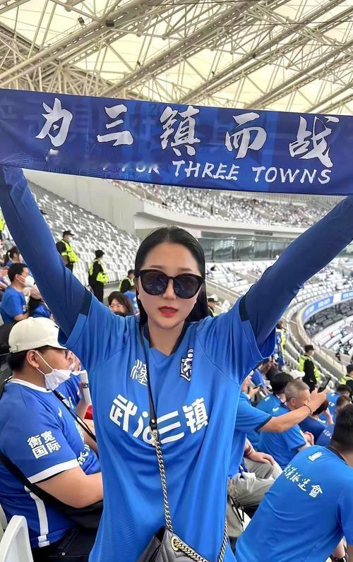 等了许久，才得知今下午三镇与河南的热身赛在细雨中结束，三镇再度以0：2落败。此