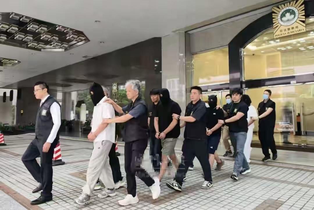 “组团白嫖，身败名裂！”澳门，4名30岁左右内地男子臭味相投，他们串通好，跑去澳