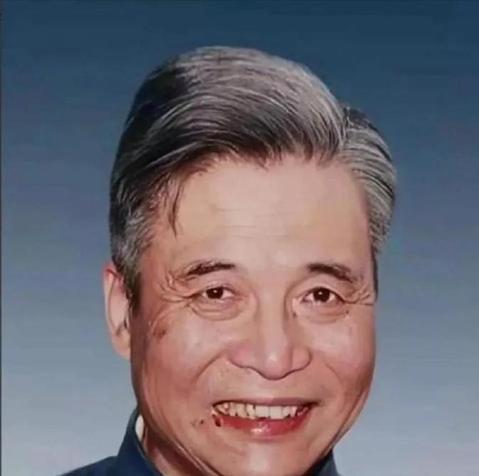 1986年7月，弥留之际的邓稼先突然提出一个愿望，想要再去看一次天安门。轿车即将