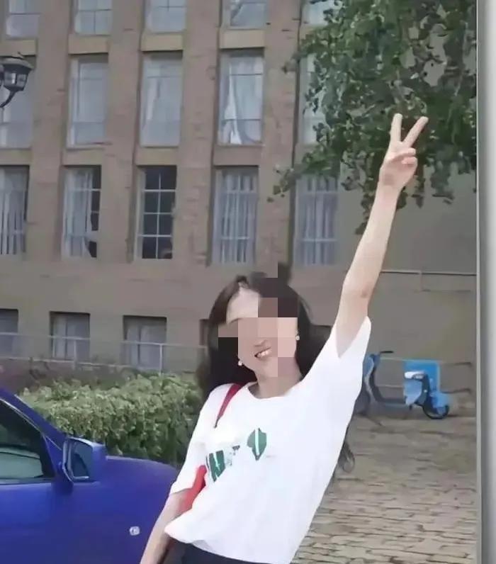 这回的武汉大学，挺可怜的！！但这个可怜，是它自己作的！因为同一个图书馆事件，