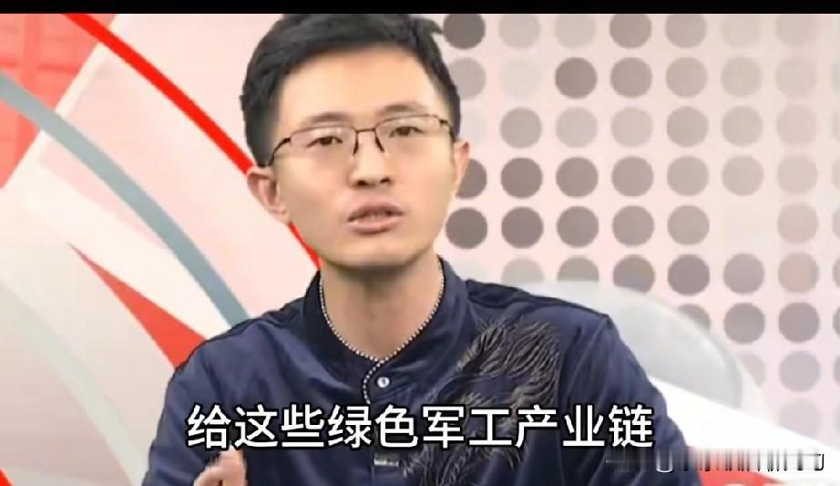 侯汉廷说，黄国昌去了美国，打了赖某人三个巴掌。第一个巴掌是说明美国不信任赖清