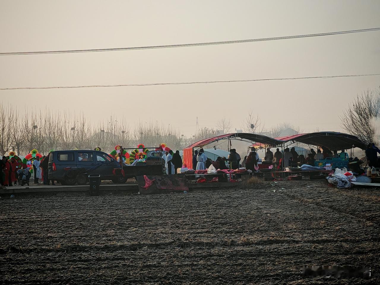 据村里负责民政的干部统计，今年截至目前，该村2600多人口，已去世14人，而出生