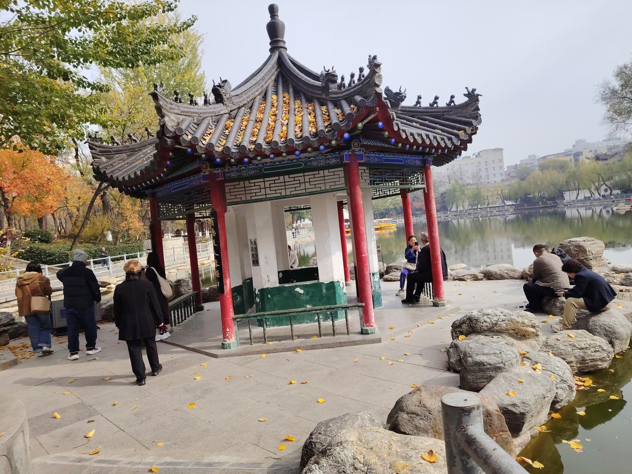 有位领导，很有智慧。他能通过，键盘声音，辨别出来，谁在摸鱼。键盘声小，是在工作