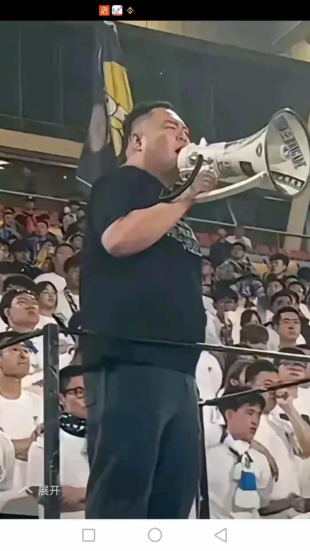 请记住：这个所谓的球迷，为什么至今未看到任何处罚！1，请问当值主裁判买买提江，
