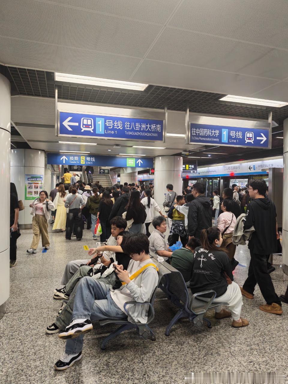 南京地铁网友：2026年10月2日（星期五，国庆假期第二天），南京地铁p1，