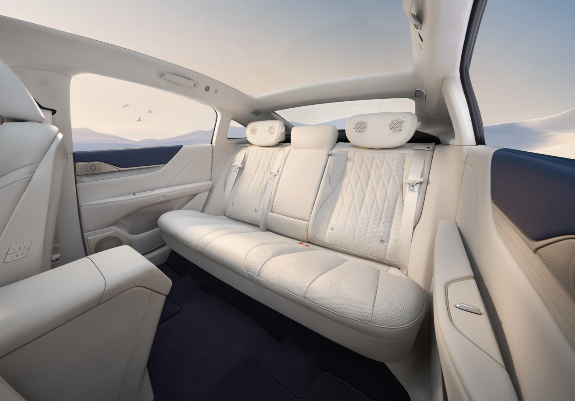 别克至境L7值回期待今年各家的车型节奏可以说是神仙打群架，海报上是另一种喧嚣场，