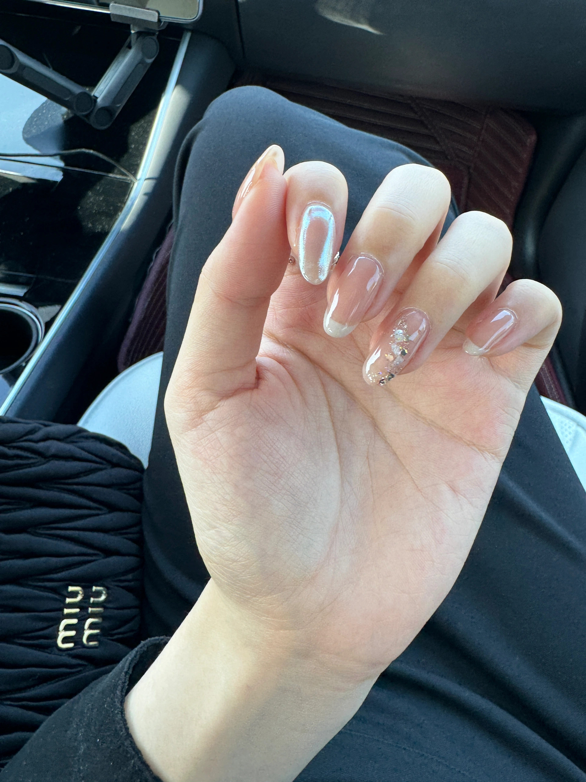 一组live·白月光美甲✨随手拍一辑新做的美甲～又是万年不变的裸色打底​​​