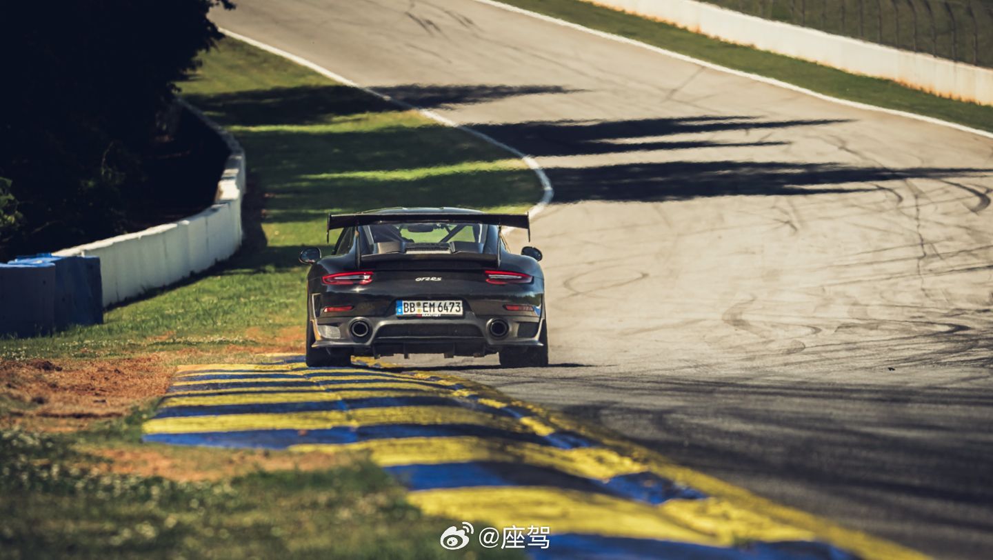 保时捷合作赛车改装商MantheyRacing近日在亚特兰大公路赛道展示其性能