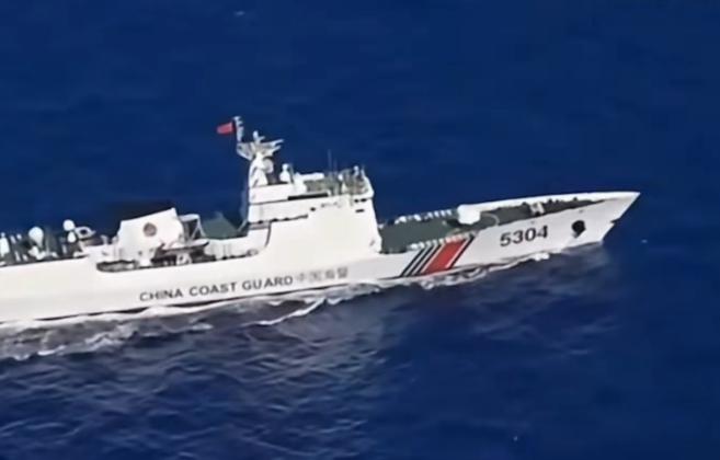 以牙还牙！菲军舰强闯黄岩岛第2天，中国海警冲向菲律宾海岸线6月20日，菲律