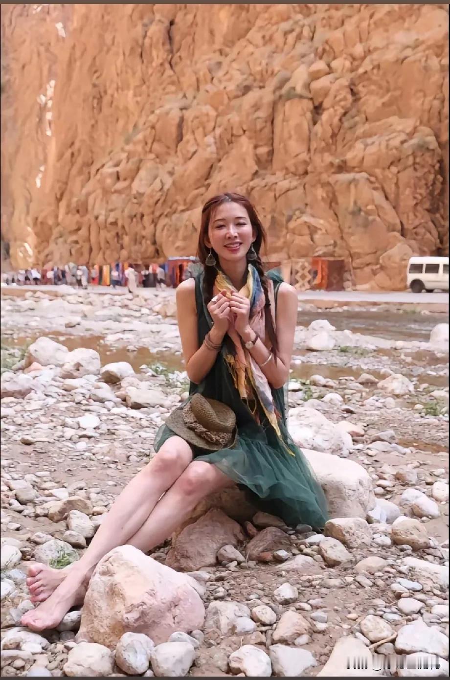 林志玲的脚上也有粗粗的青筋了，她在日本过得好吗？