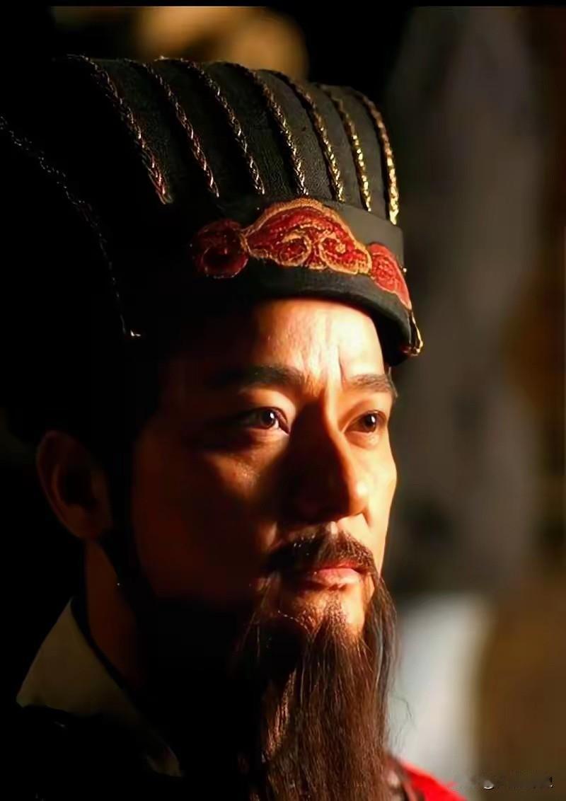 1573年，张居正刚当上首辅，第一件事就把满朝文武的下巴惊掉了。他不查账，不裁