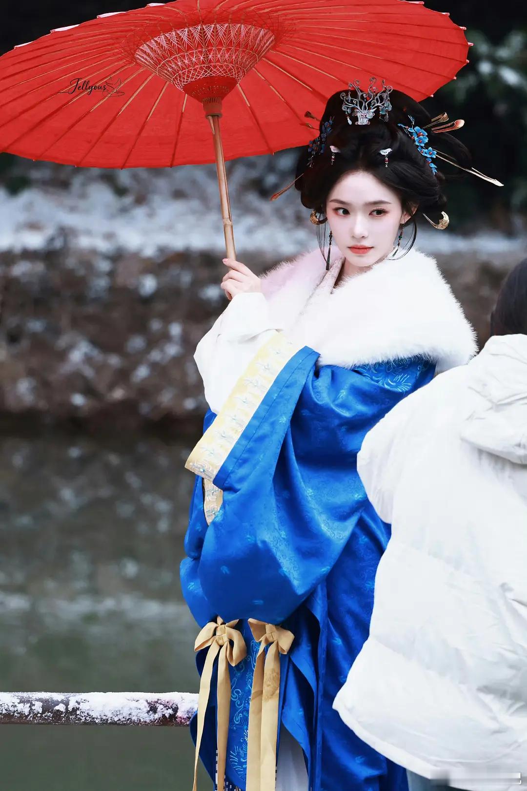 横店又开始新一波的潮流了这造型真的好像