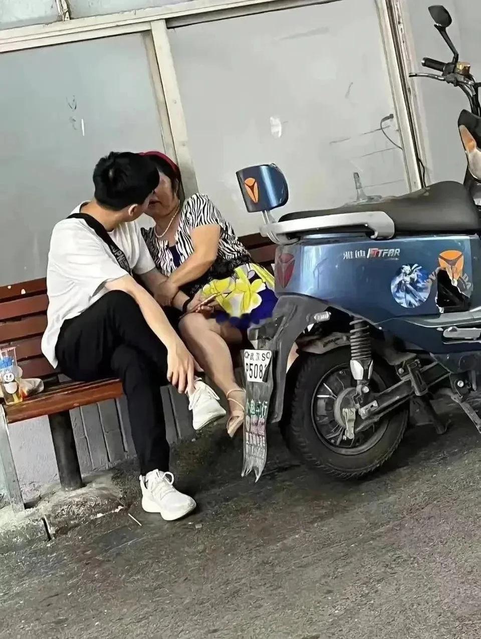 大哥真的饿了。​​​