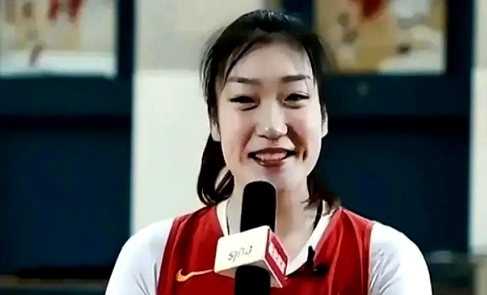 李梦和女篮主教练宫鲁鸣矛盾再次升级，宫鲁鸣赛后接受记者采访说：“李梦无缘国家队是