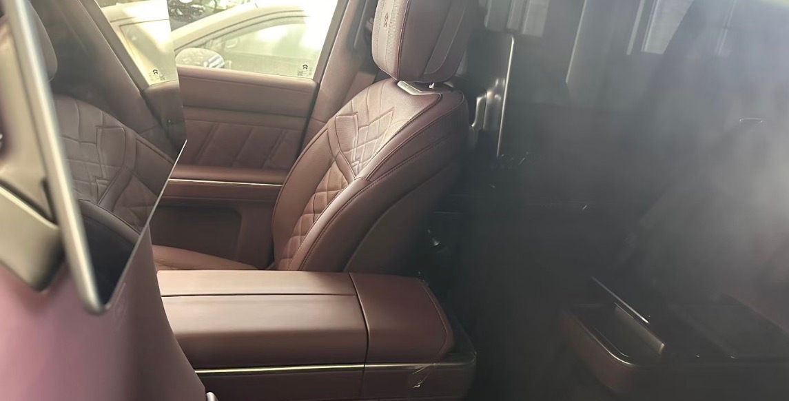 ES9这实拍图，有没有一点霸气总裁的感觉？这一对比，ES8成小弟弟了。