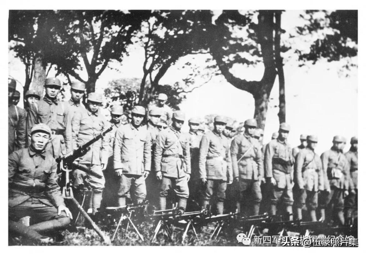 1939年2月，周恩来同志到皖南新四军军部传达党的六届六中全会精神，确定了新四军