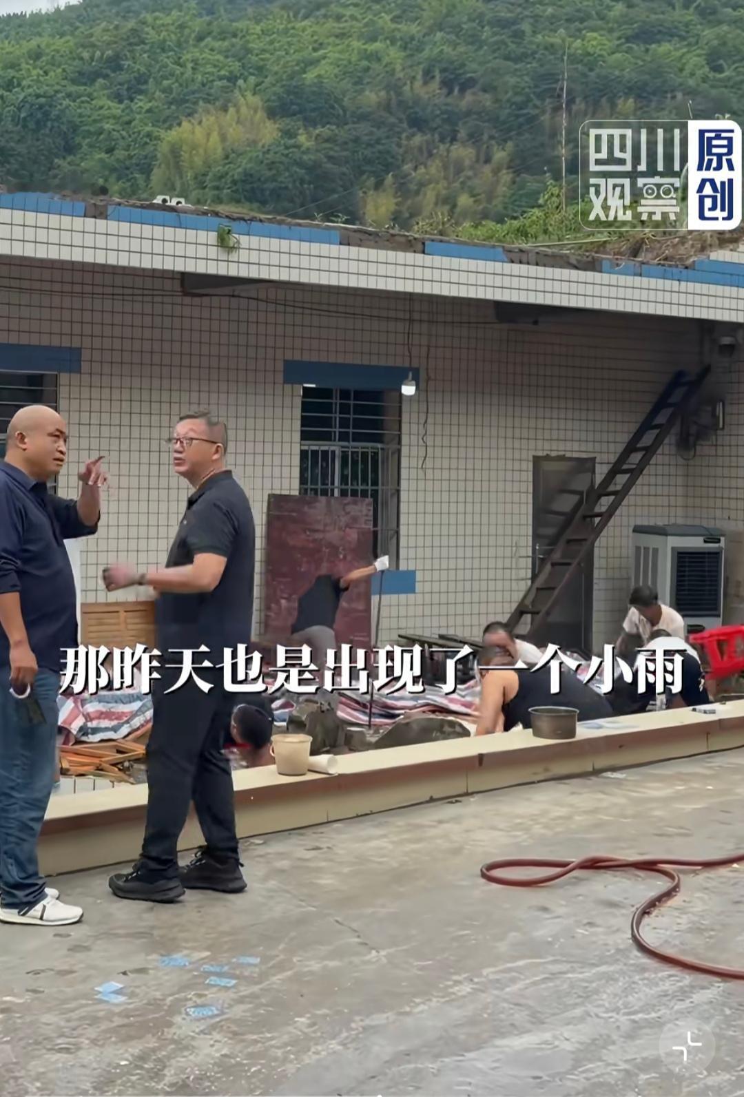 终于明白为啥升学宴女儿墙会塌了？不是雨棚积水太多，也不是女儿墙体太薄，而是主