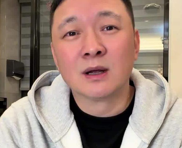 据3月2日报道，演员田重结束欧美多国旅行后，2月28日抵达迪拜中转。因妻子称“预