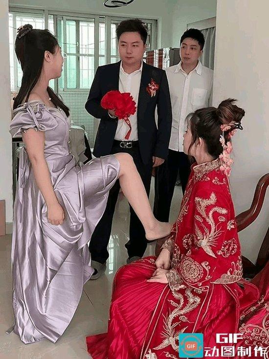 河南新乡一伴娘当众逼新郎从其胯下钻过去是咋回事？河南新乡伴娘逼新郎钻胯完整事件