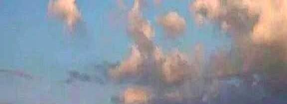 俄罗斯红线被彻底冲垮。你猜怎么着？今早基辅地铁轨道被炸断那段儿可把人坑惨了！