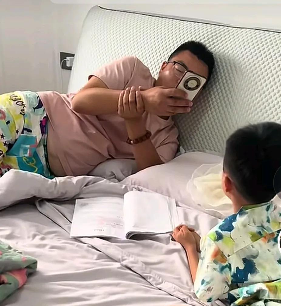 田静这两天发的视频，地址都在江西！许多网友都在猜测，小两口带着两个孩子回九江