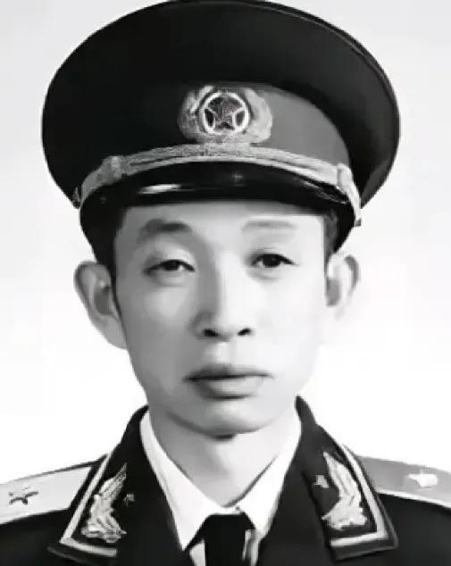 1955年大授衔结束后，王必成闷闷不乐，陈毅叫住：“怎么了？嫌中将低了？”王必成