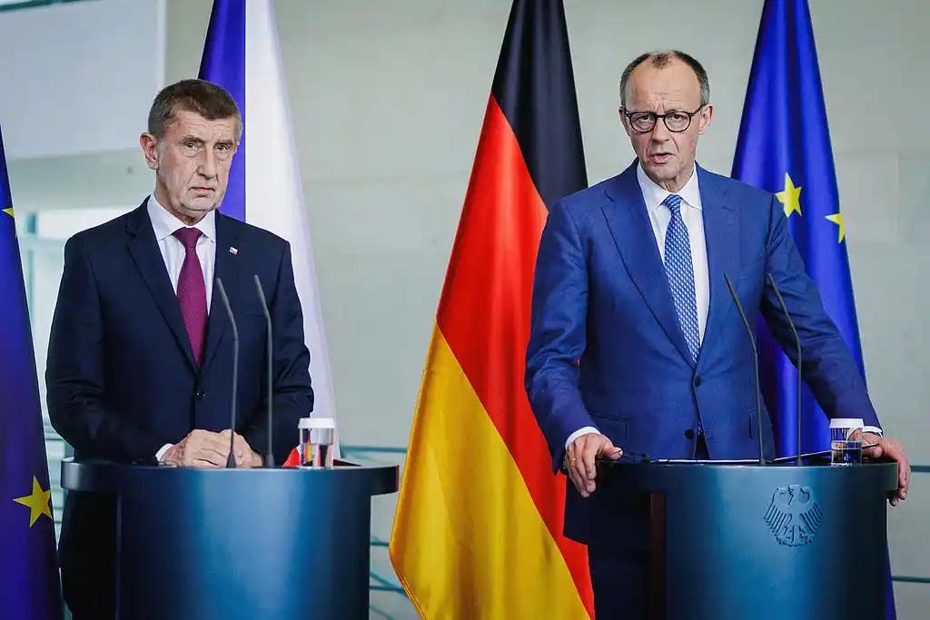 ⚡️闪评｜刚刚，德国给了以色列一记“耳光”！⚡️一直以来，在国际政治舞台