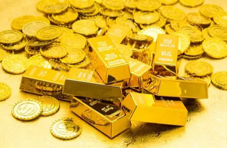 法国央行在纽约卖掉了最后129吨黄金，转头就在欧洲买了等量金条，一进一出赚了128亿欧元，在美黄金库