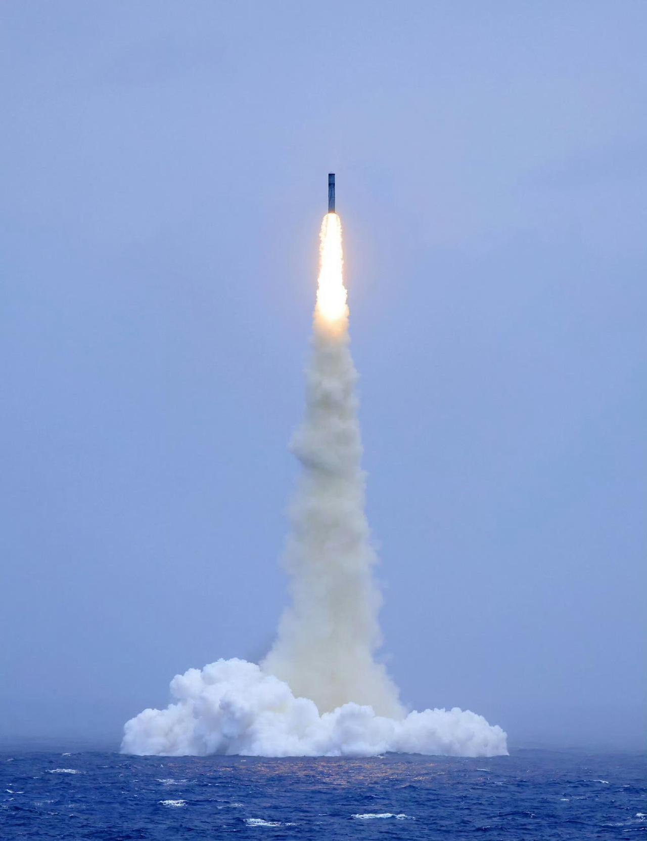 试射巨浪3日本反应剧烈的五大核心原因一、巨浪3彻底打破日本依靠岛链建立的安