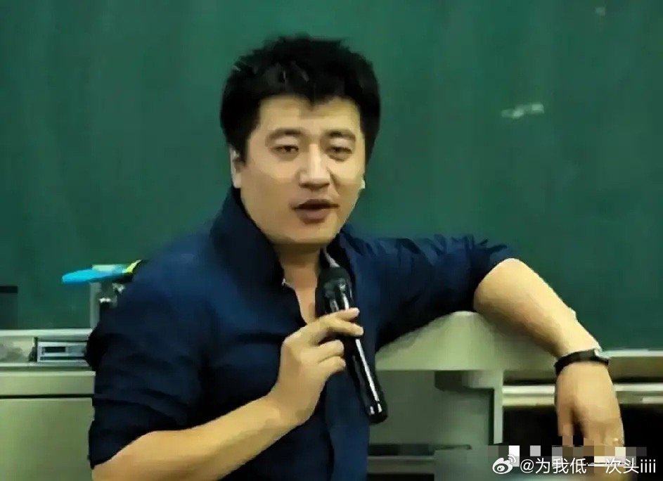 张雪峰曾经说过一句话，至今触痛了很多网友的心，张雪峰说：“一间寝室住着六名女生，