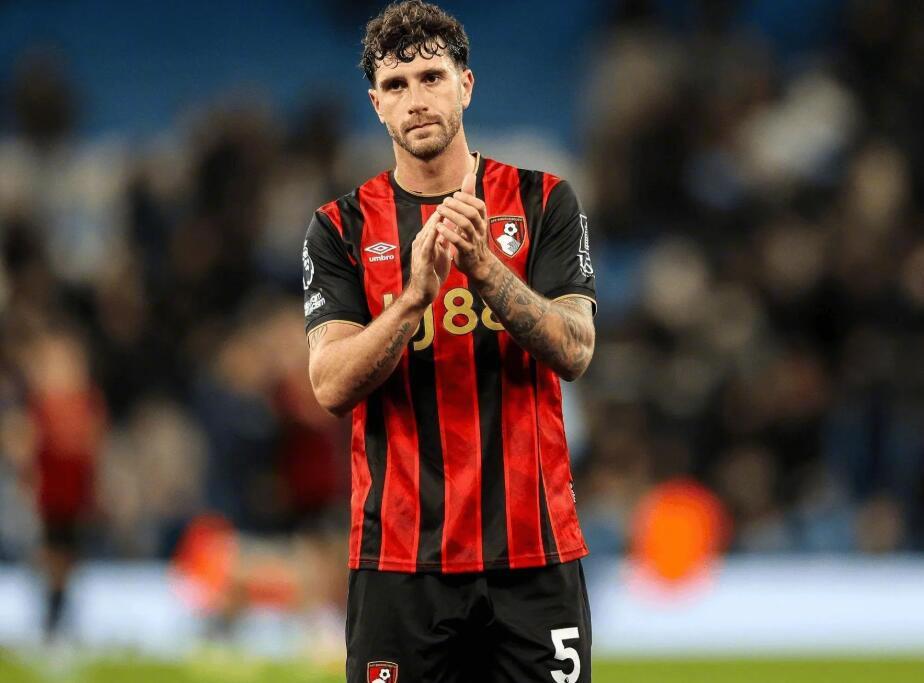 据意大利著名记者佩杜拉消息，伯恩茅斯28岁中卫塞内西已同意免签加盟尤文。该记者透