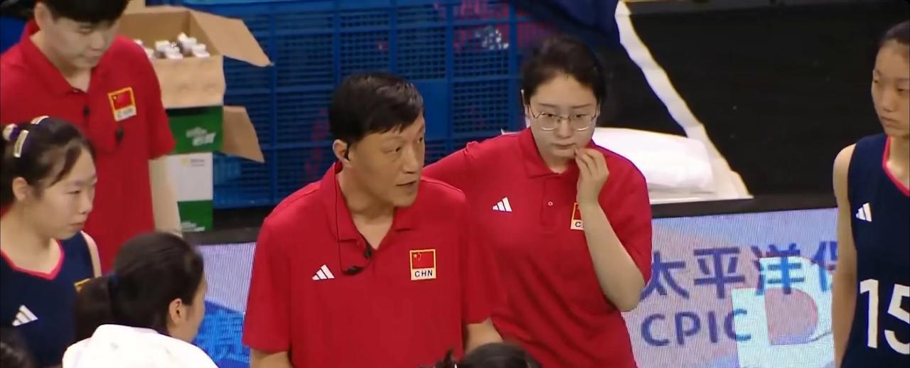 日进千里的张籽萱与原地踏步的朱航霆。U21中国女排在“明日之星”排球争霸赛第二个