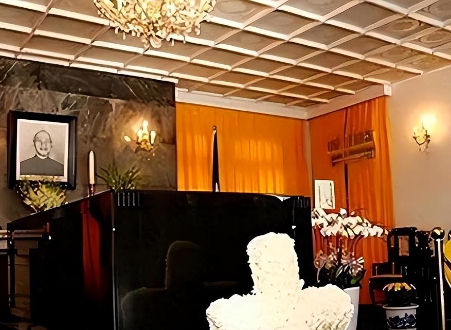 蒋介石死了50年，蒋经国死了37年，但这对父子到今天都没有入土。他们的棺材悬在半