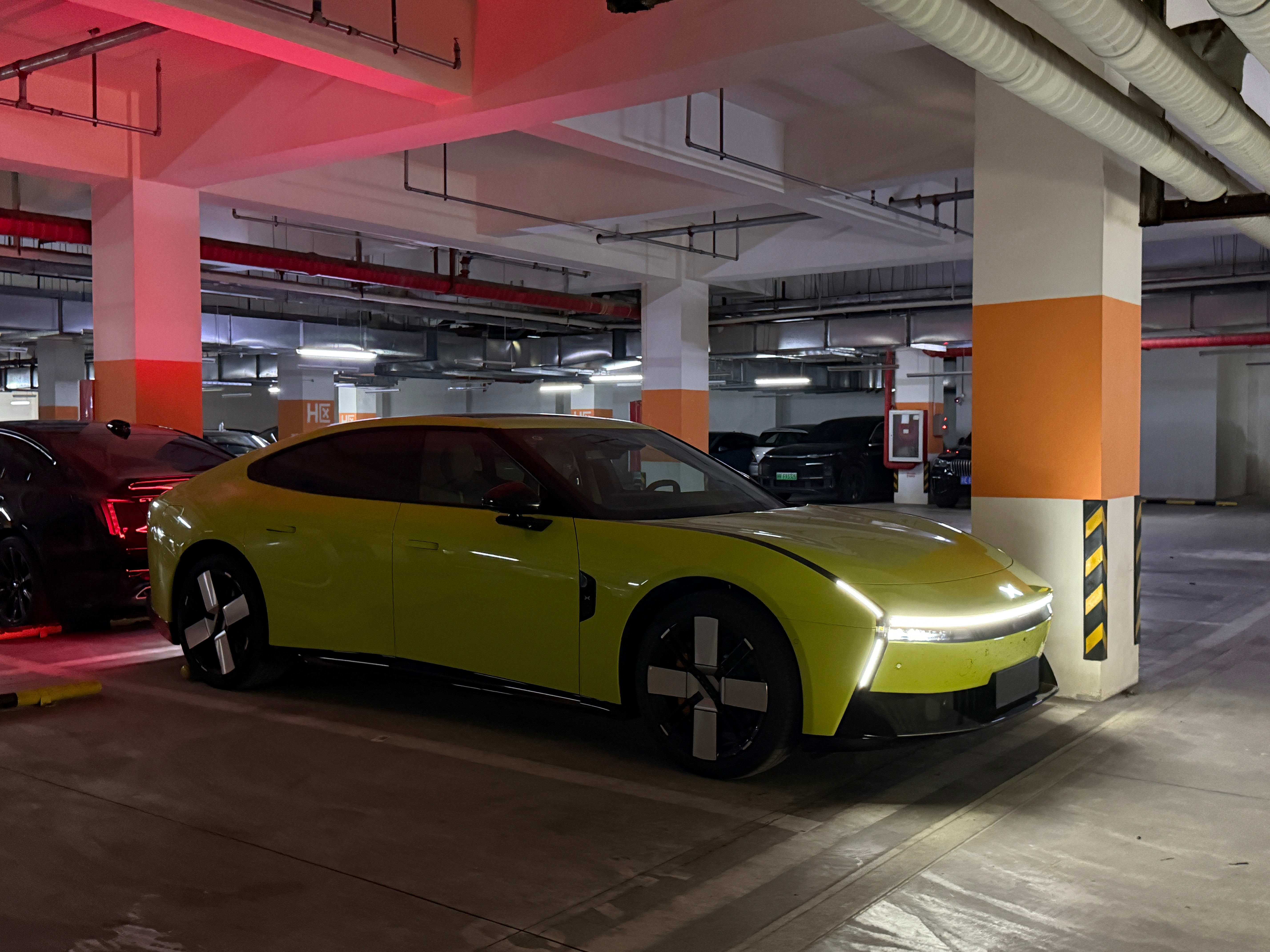 小鹏P7真是一辆我开起来很“拧巴”的车。一口气开了348KM，NGP足够好用且节