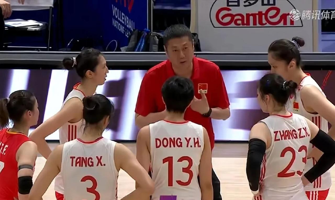 今天对保加利亚这场球打到第五局，吴梦洁化身勇猛的战士和保加利亚拼刺刀，抗住了对方