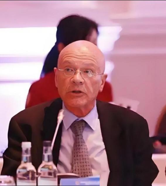 英国学者马丁·雅克，再次语出惊人！他曾经说：“美国之所以一直针对中国，是因为中国