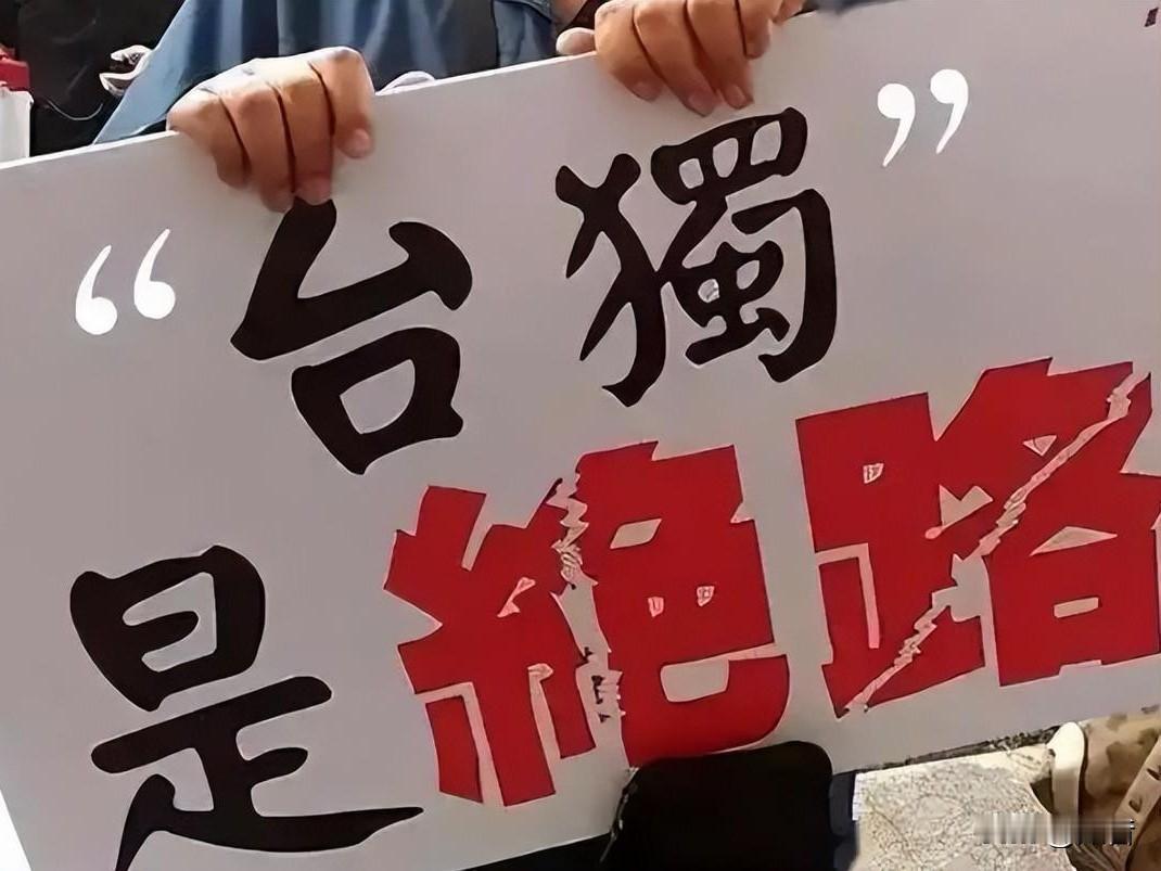 全球最热闹的话题，就是中国人民解放军围台军演！现在全球无人不晓，这次中国人民