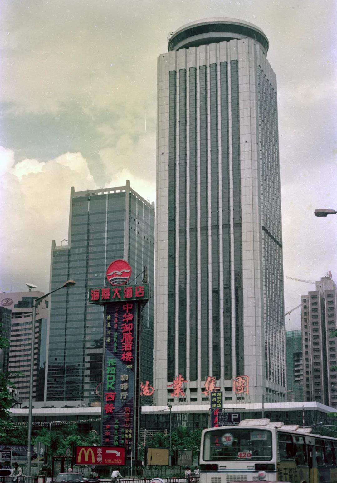 1996年深圳街景旧影像：时代的印记深圳，这座年轻的城市，在1996年时也不过是