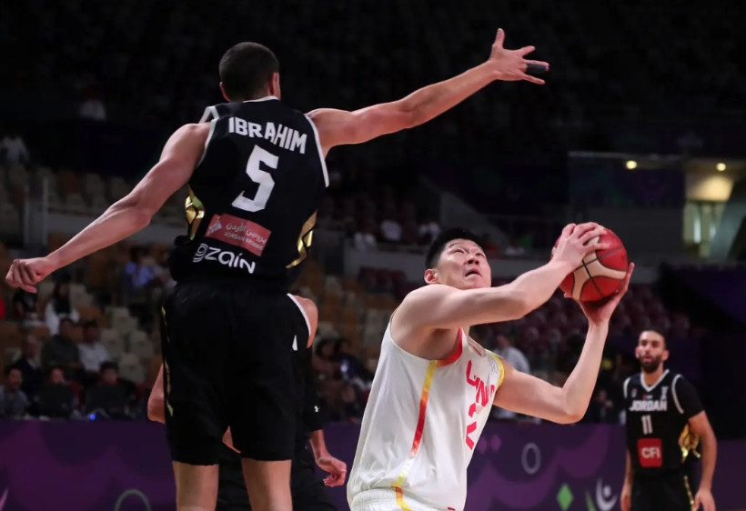 赵睿真的不适合担任中国男篮队长？毕竟就在上场遭遇战，他的表现并没有达到预期。就算