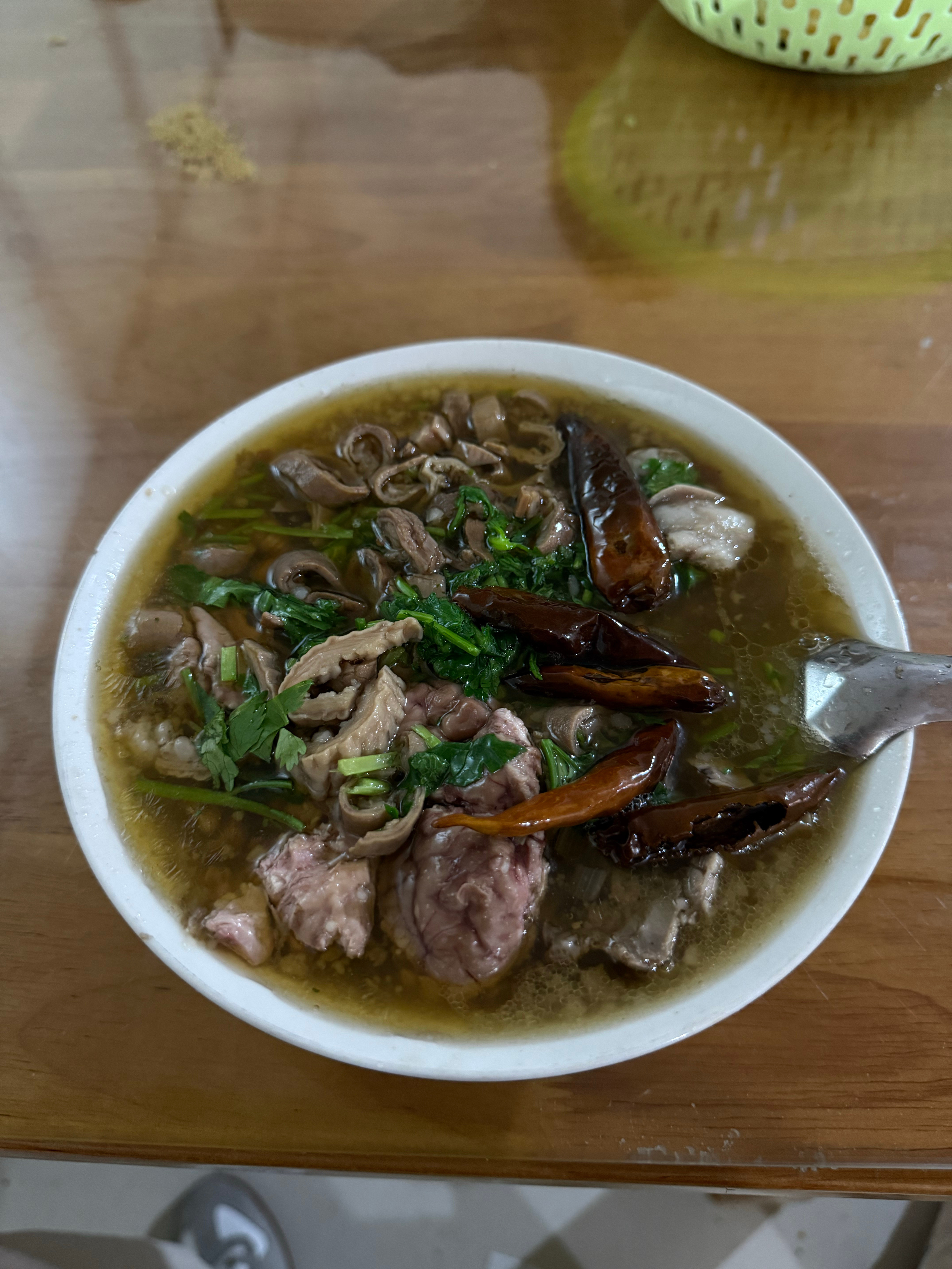 这羊汤分量是真大！是不是老板看我长得帅给我多盛肉了