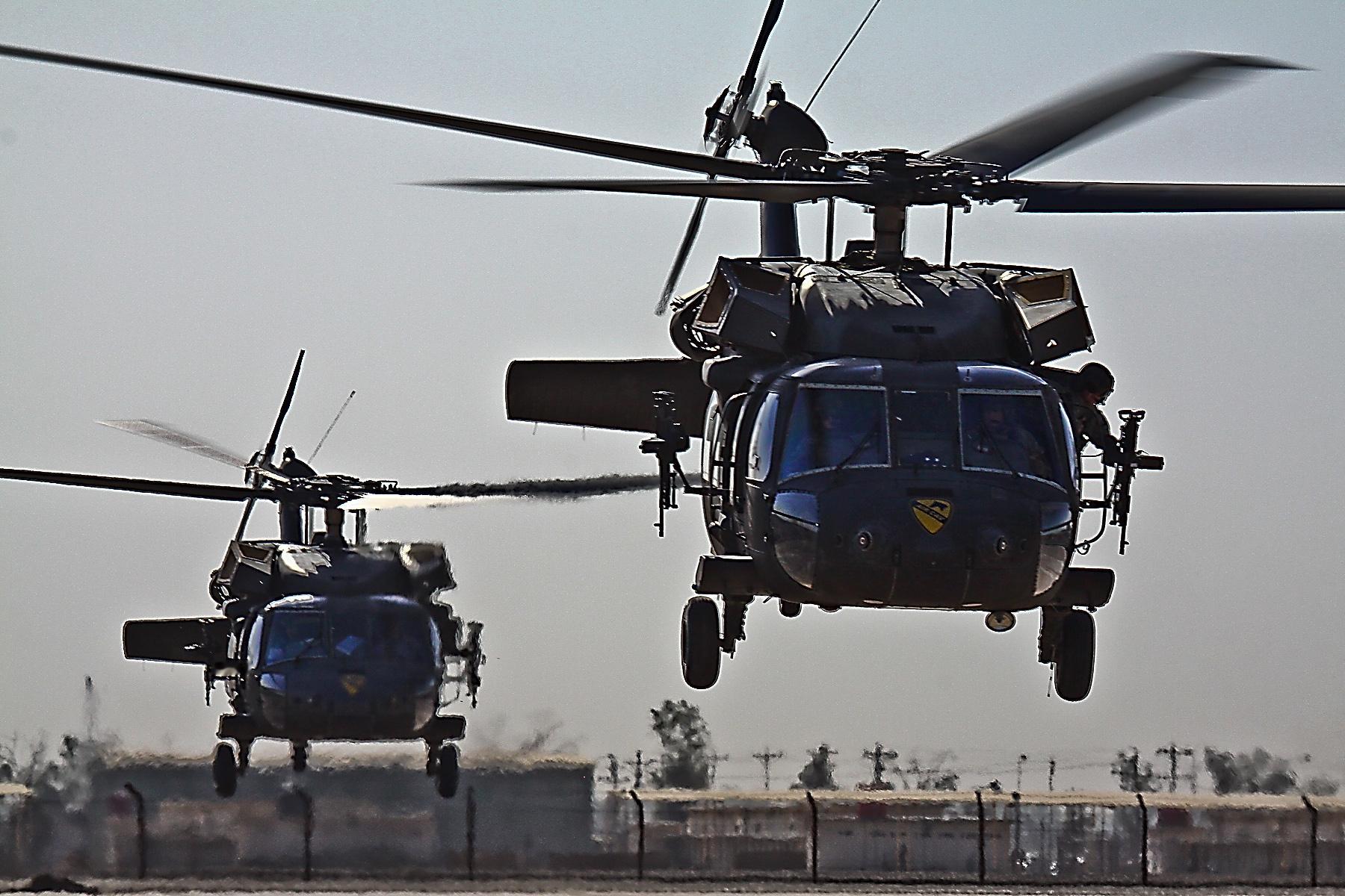 分享圖片：美國西科斯基S-70/UH-60/AH-60“黑鷹”通用直昇機/武裝直