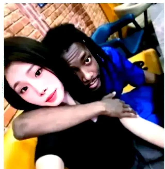 海外华人5000万。儿女远行，为了求学，为了就业，为了移民，还有女儿远嫁。嫁到美
