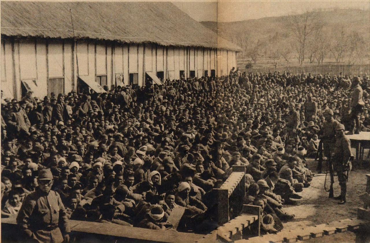 照片是1937年12月南京沦陷后，日军第十三师团下属第65联队（两角业作部）将下